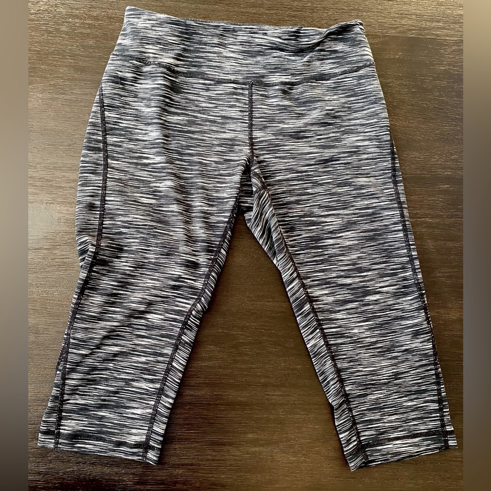 Zella capri yoga pants black and grey heathered size M